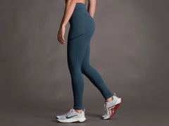 Pulse™ Mid Zip Tight